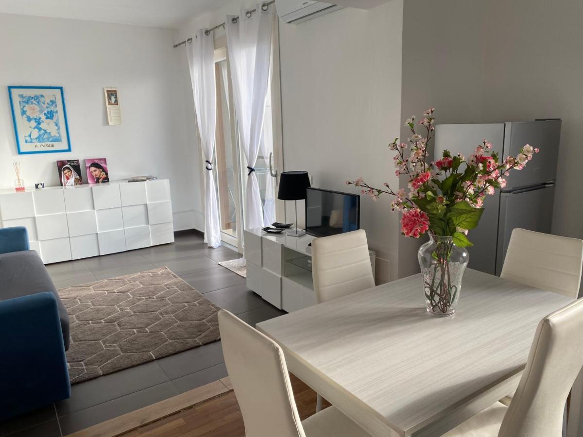 Seaside Apartments Casa Carla E Casa Andrea ออลเบีย ภายนอก รูปภาพ